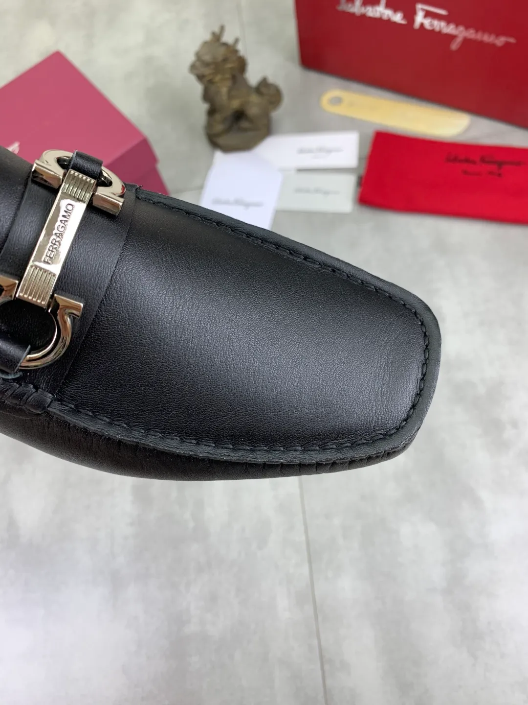 Men's shoes 💰P542 New model, high quality [Ferragamo/Ferragamo] Latest lazy slip-on shoes Original imported calfskin, imported cowhide lining + original luxury metal buckle + original combination outsole Comparison without pressure Code number: 38-45